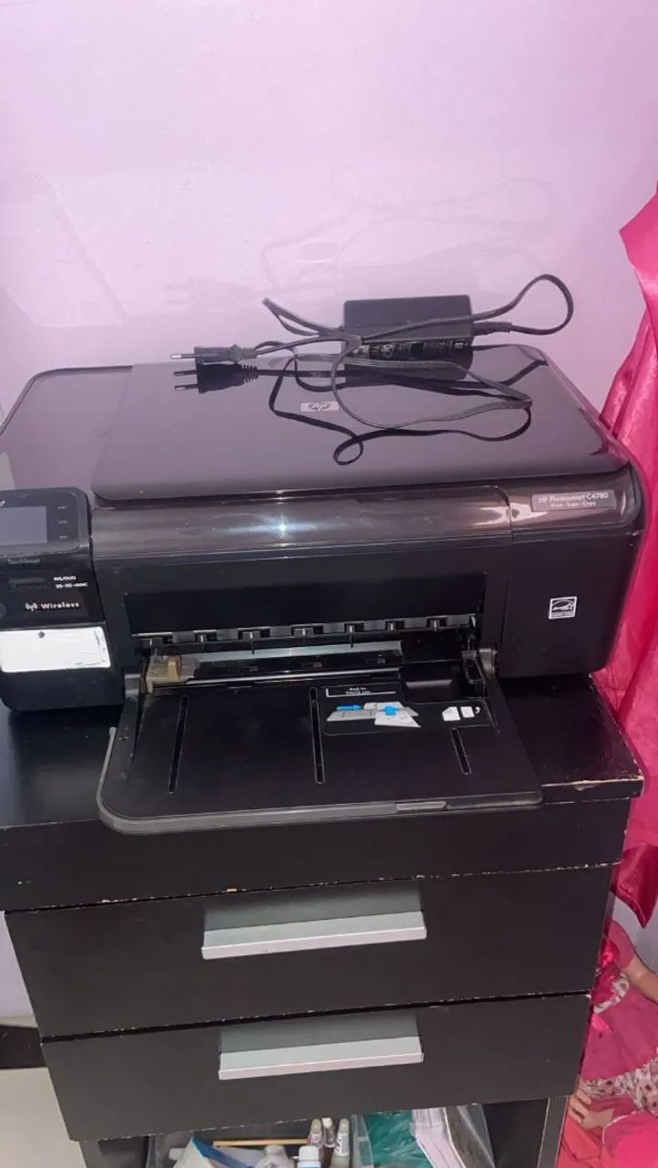 Vendo impressora Hp super conservada, pouco usada , sem cartucho 