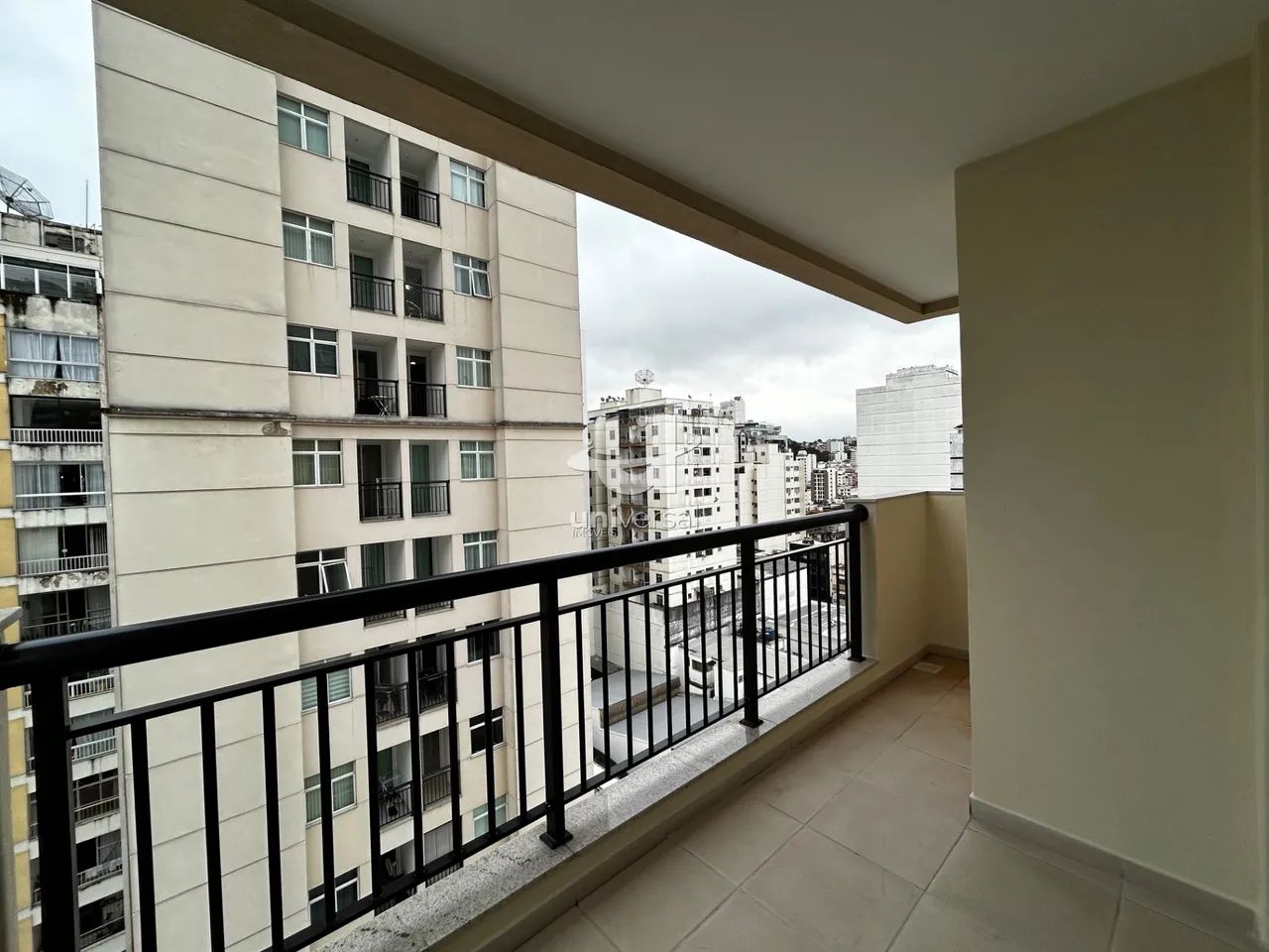 Apartamento de 2 Quartos com Planejados e Vaga no Centro - Foto 3