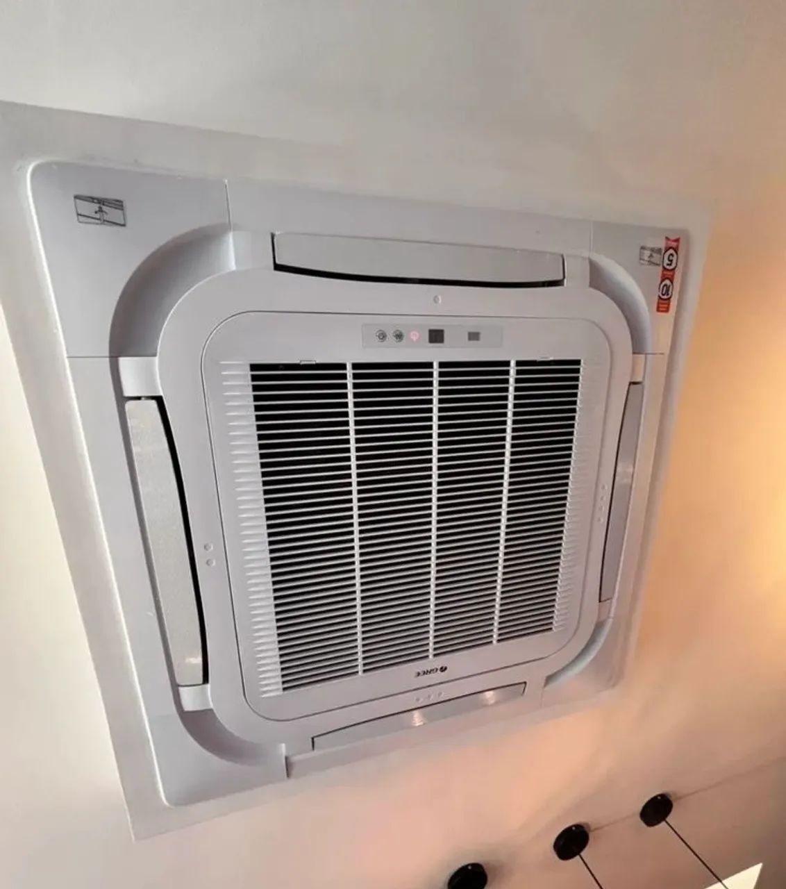 VENDO CENTRAL SPLIT CASSETE 24.000 BTUS GREE INVERTER - 1 ANO DE USO EM EXCELENTE ESTADO