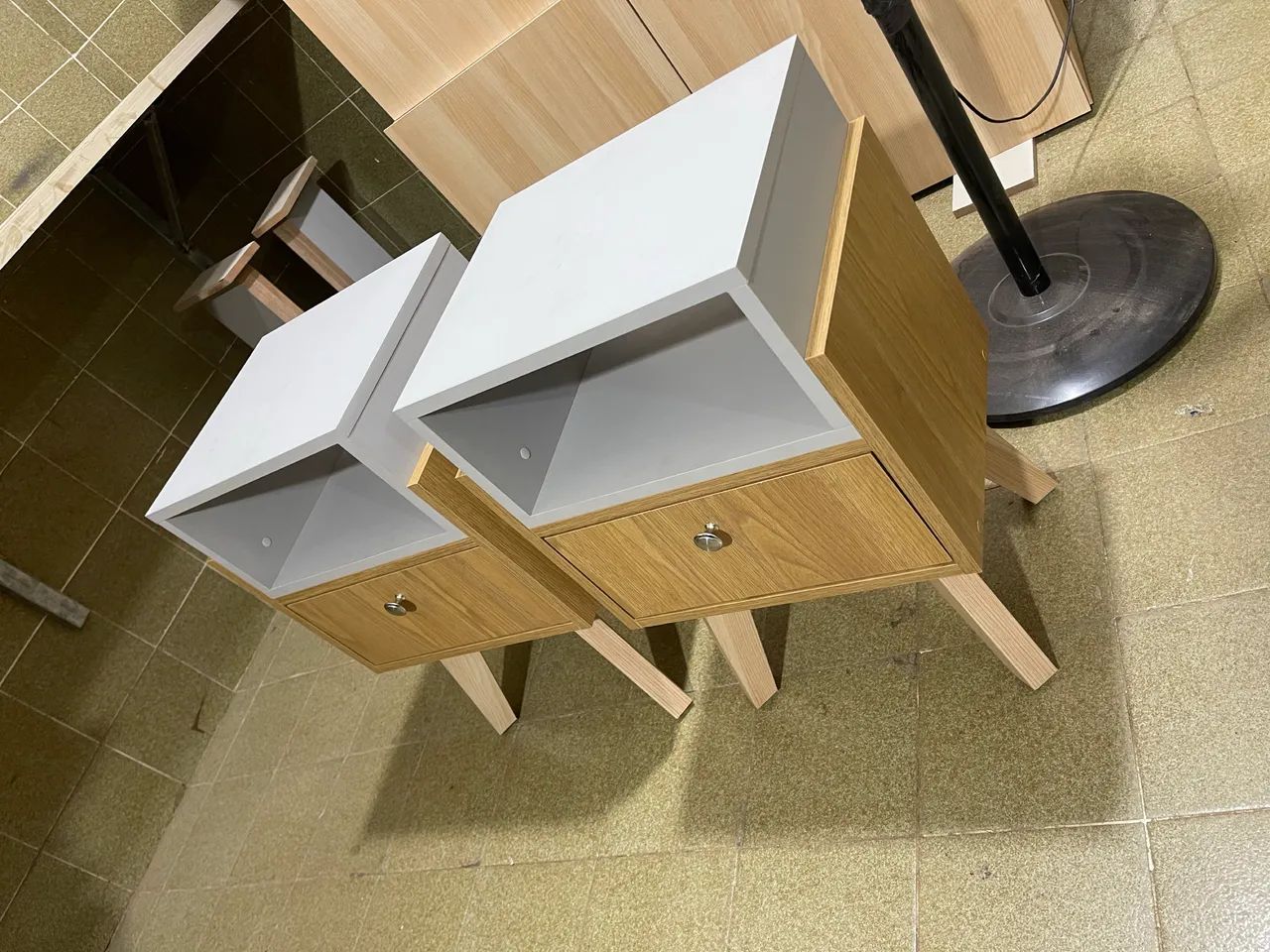 Mesa de cabeceira com gaveta o par  - Foto 5