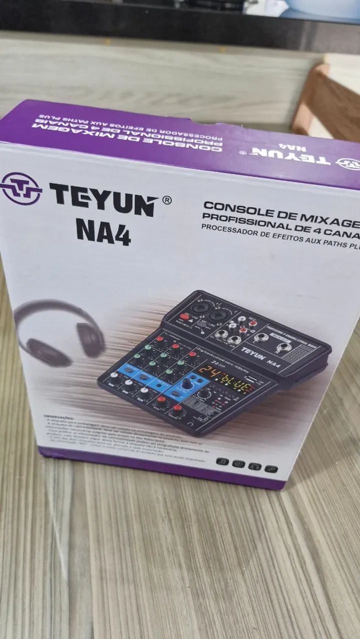 MESA DE SOM TEYUN NA4 4 CANAIS