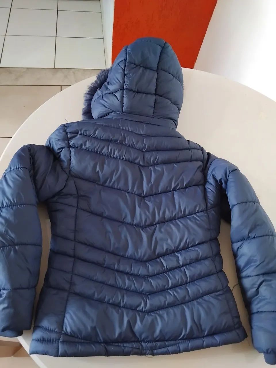 Jaqueta Infantil Acolchoada Azul com Capuz de Pelúcia - Foto 2