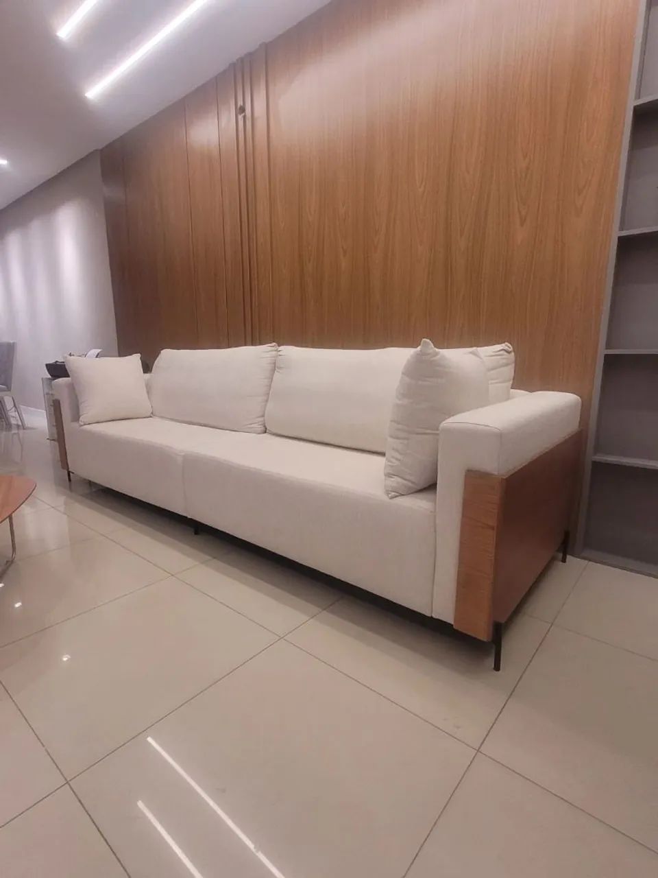 VENDO CONJUNTO SOFÁ E POLTRONA, POUCO UTILIZADOS - Foto 2
