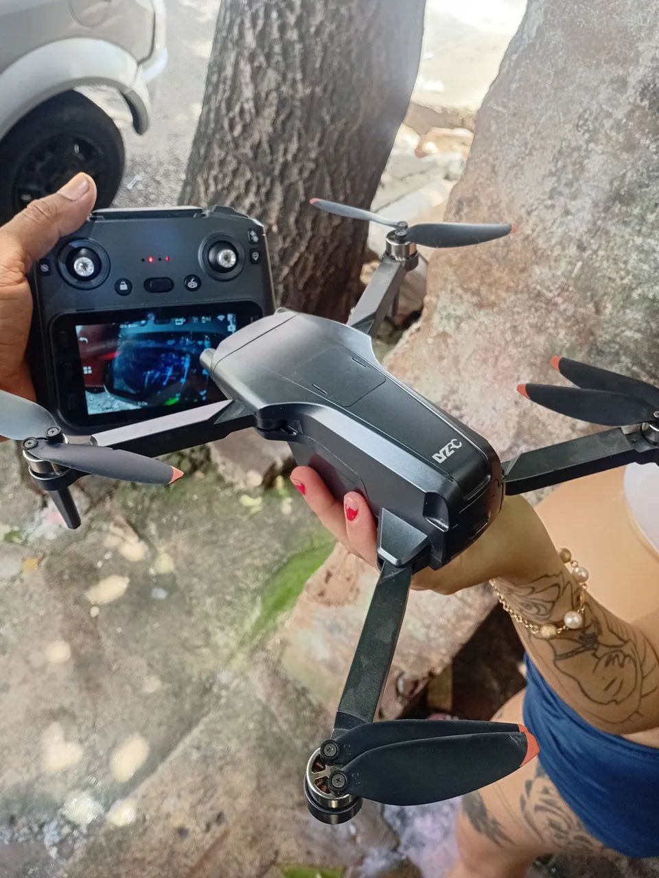 Drone l600 pro max controle com tela na caixa quinbo de 3 eixos  2 km de distância 