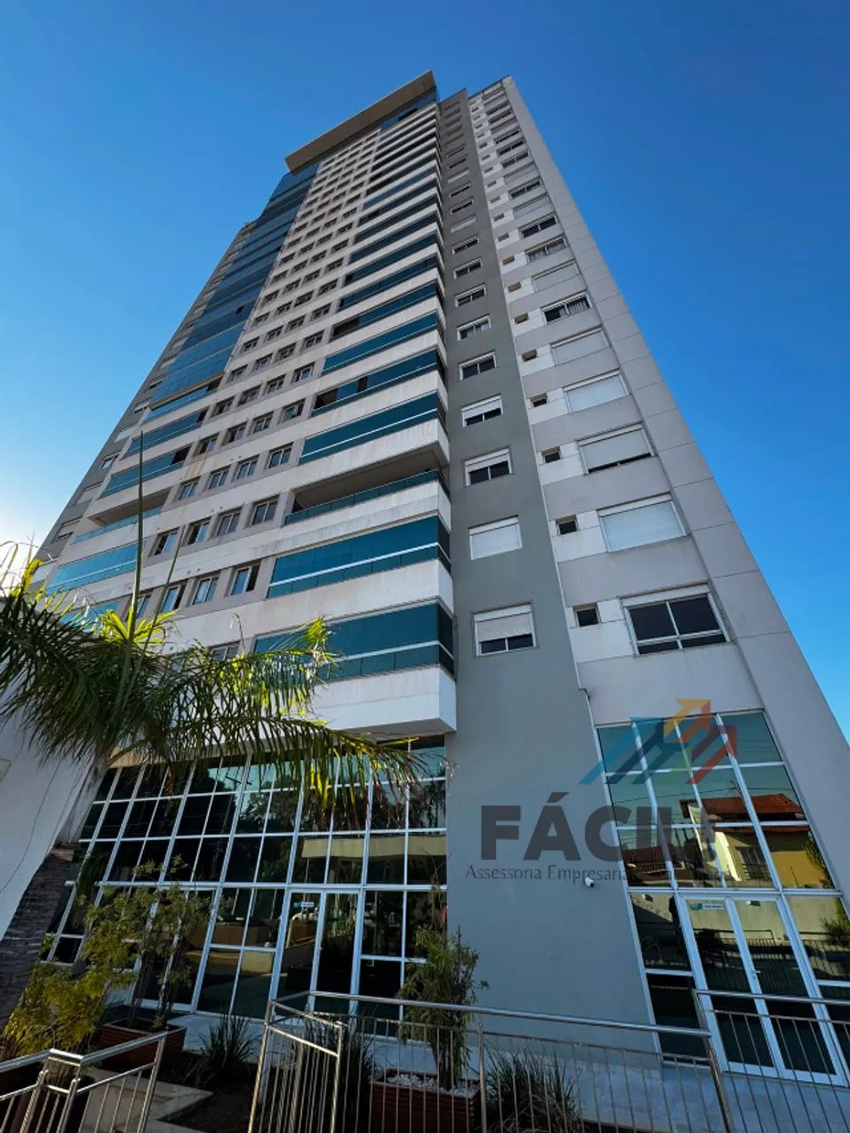 APARTAMENTO 3 SUÍTES (1 MASTER) | MOBILIADO | 2 VAGAS GARAGEM | 207 SUL