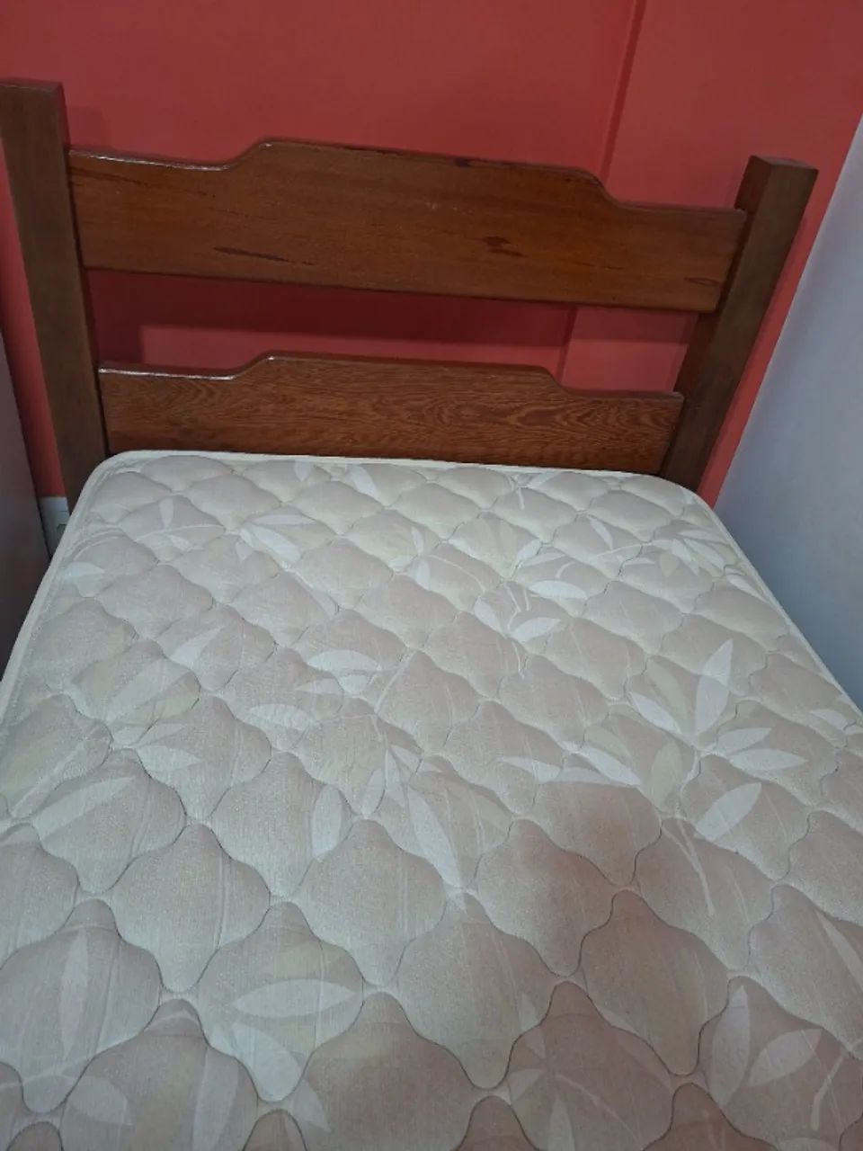Cama de madeira solteiro e colchão de mola - Foto 3