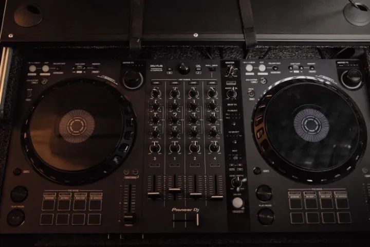 CONTROLADORA DDJ FLX6 com CASE MALETA - Foto 2