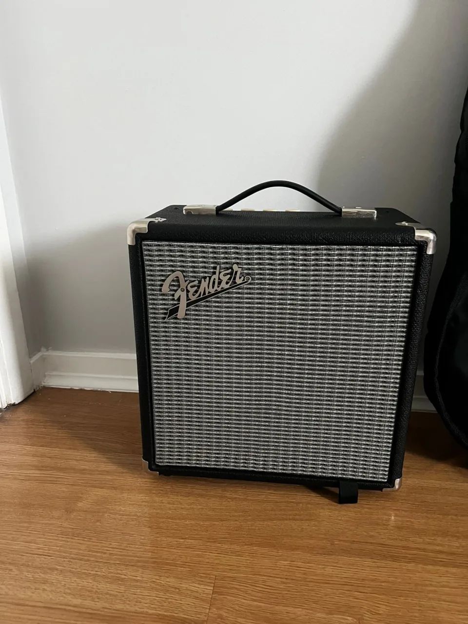 Amplificador Fender Rumble Series 15 P/ Baixo 15w 120v - Foto 3