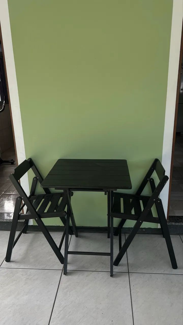 Mesa e 2 cadeira madeira