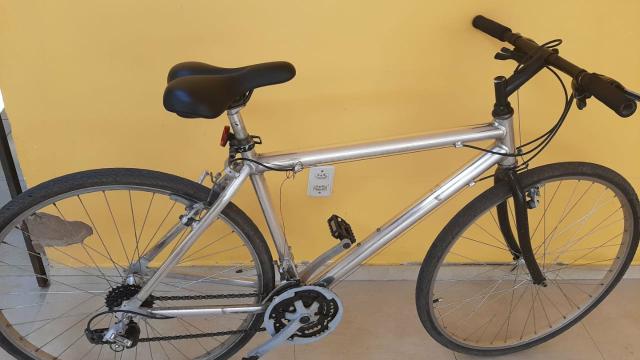 Bicicleta conservada e com nota