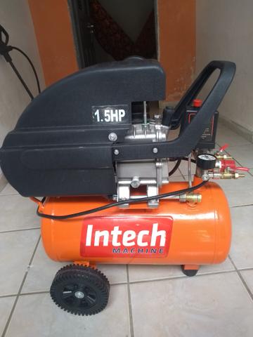 Vende-se um compressor Intech Machine1.5HP,e um aspirador de Pó e Água Wap GTW