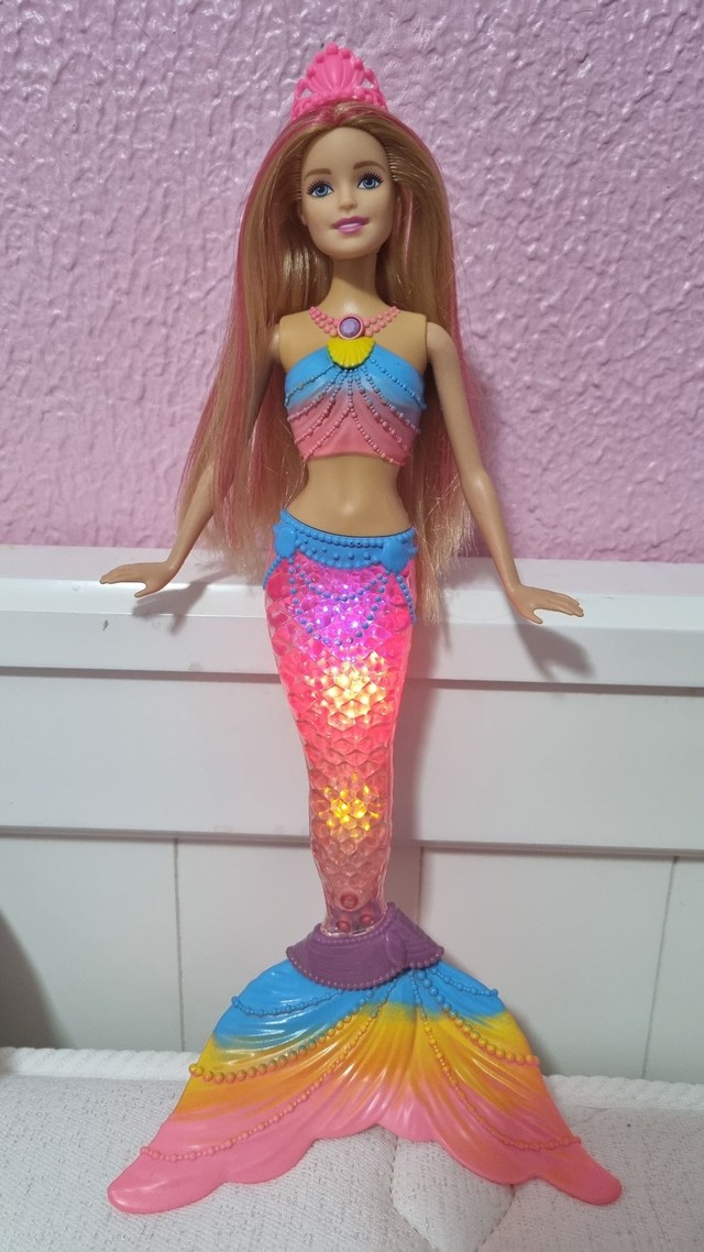 Barbie sereia luzes