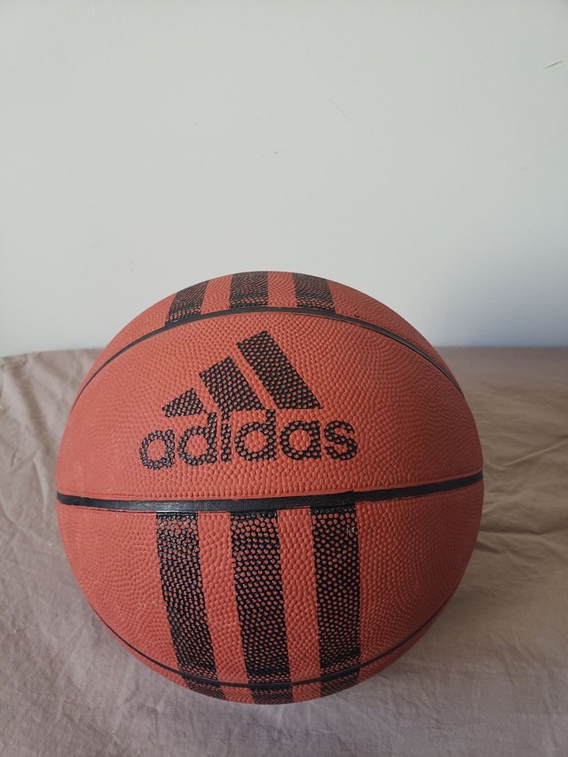 bola de basquete da adidas