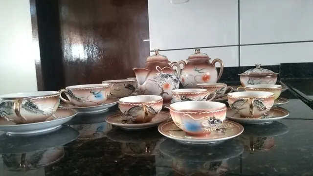 ANTIGO JOGO JAPONÊS EM PORCELANA CASCA DE OVO COM CENAS