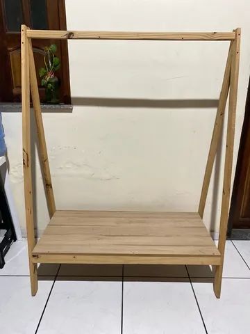 Arara de madeira. - Foto 2