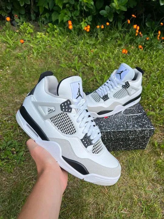 Air Jordan 4 Retro "Military Black