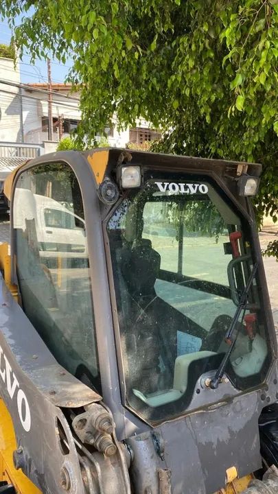 Mini carregadeira bobcat volvo MC70 - Foto 2