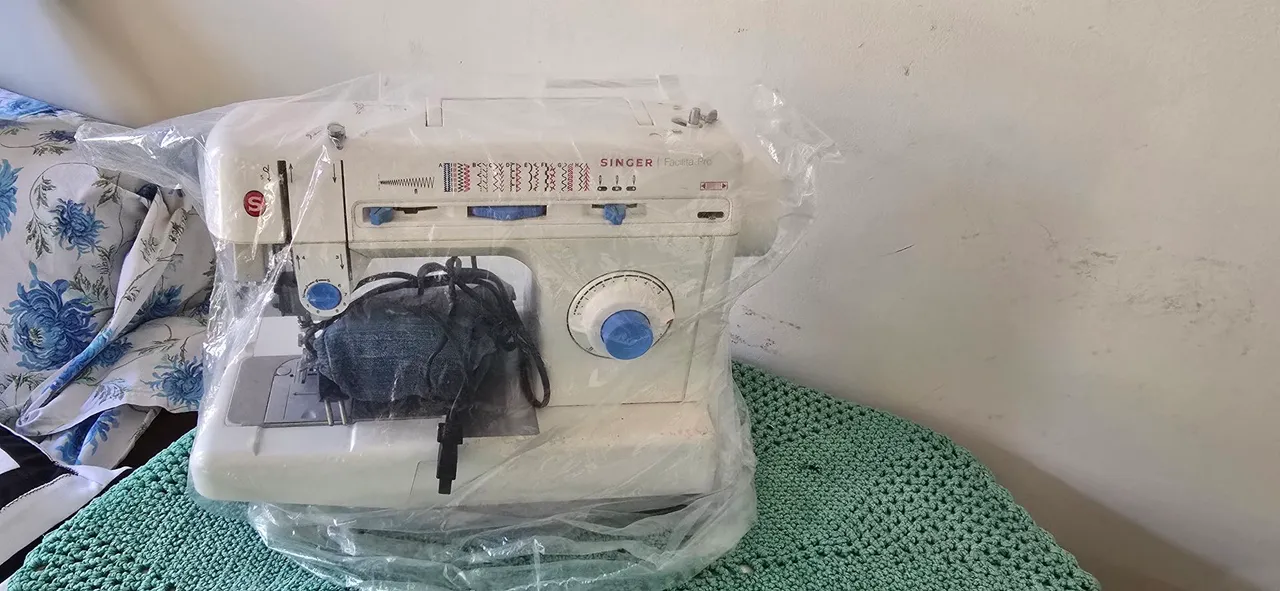 Máquina de Costura Singer Facilita Pro modelo 2918