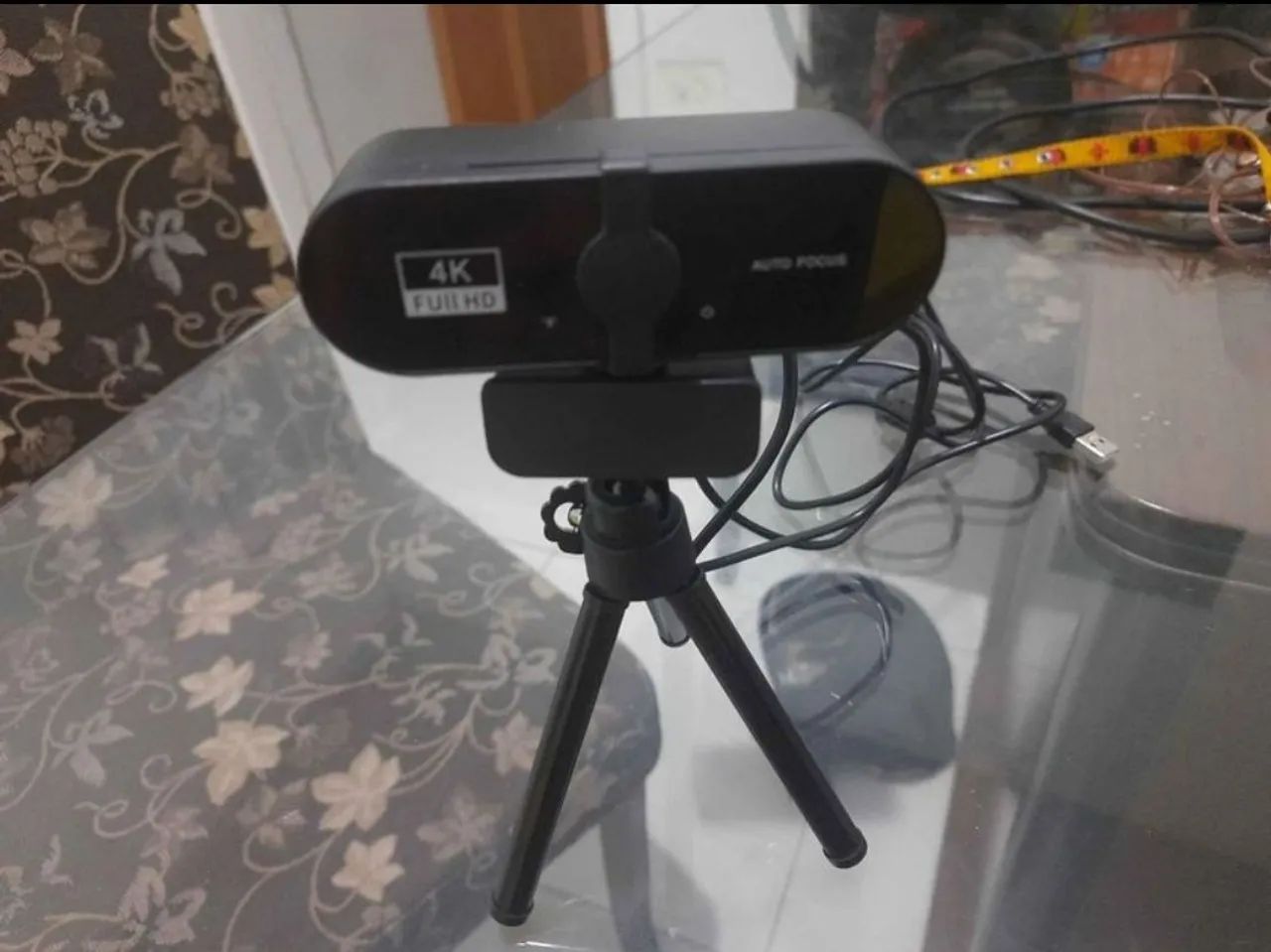 Webcam 4K com Tripé - Alta Qualidade, Foco Automático e Microfone Integrado