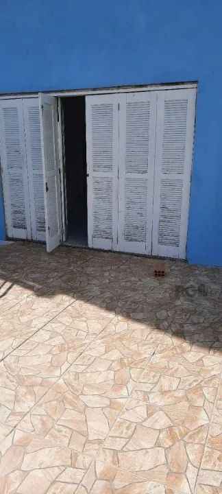 Prédio residencial composto por 4 apartamentos, sendo 2 no térreo e 2 no superior. Os apar