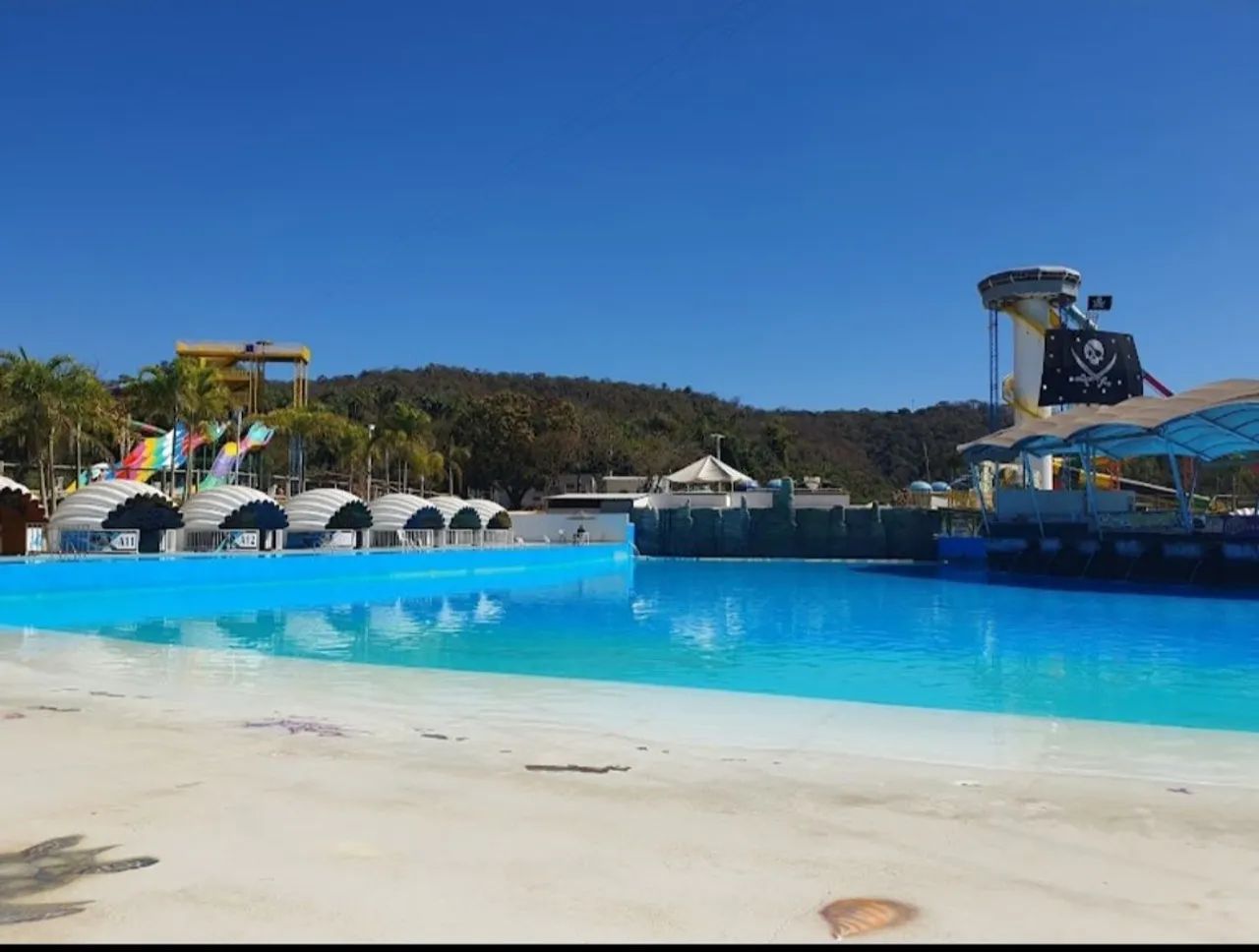 Parque aquático com piscina de ondas 6 pessoas