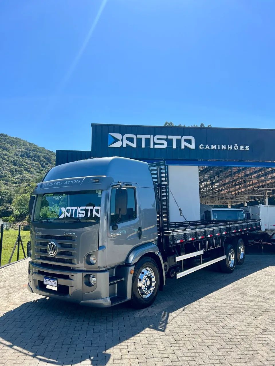 Vw 24-280 6x2 2023 - Carroceria de madeira de 8,5m