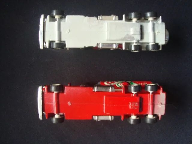 Duas Miniaturas de brinquedo dos caminhões da Coca Cola - Foto 5