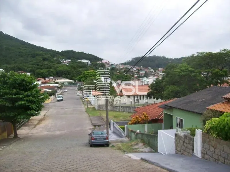 Terreno com 345 m² para casa, sobrados ou predio de kitnets, com escritura pública no Mont