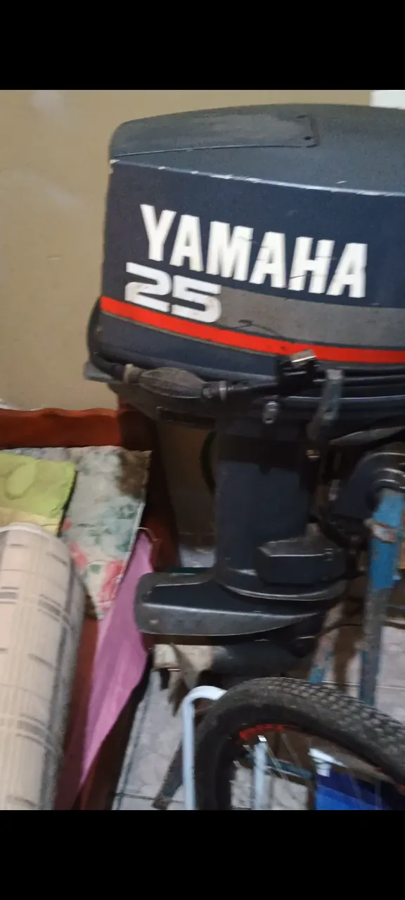 Barco de alumínio de 5 metros com carretinha+ Motor Yahama 25 Hp com carrinho