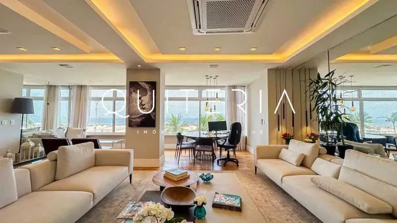 Luxuoso apartamento duplex frontal para a praia do Leme, mobiliado.