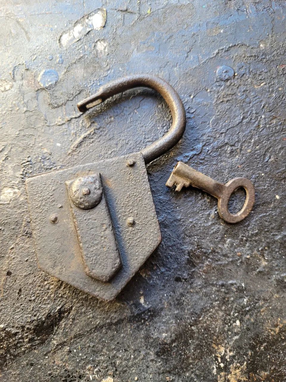 Cadeado muito antigo: - Foto 3
