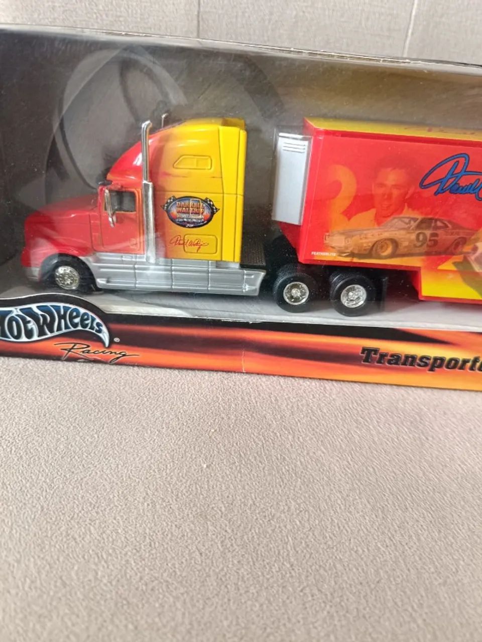 Hot Wheels Transporter Tribute Darrell Waltrip - Foto 3