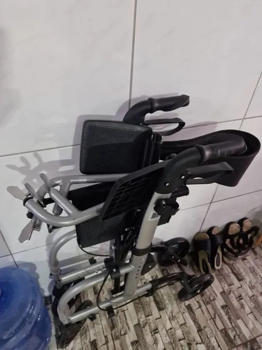 Cadeira de rodas nova + nota fiscal.