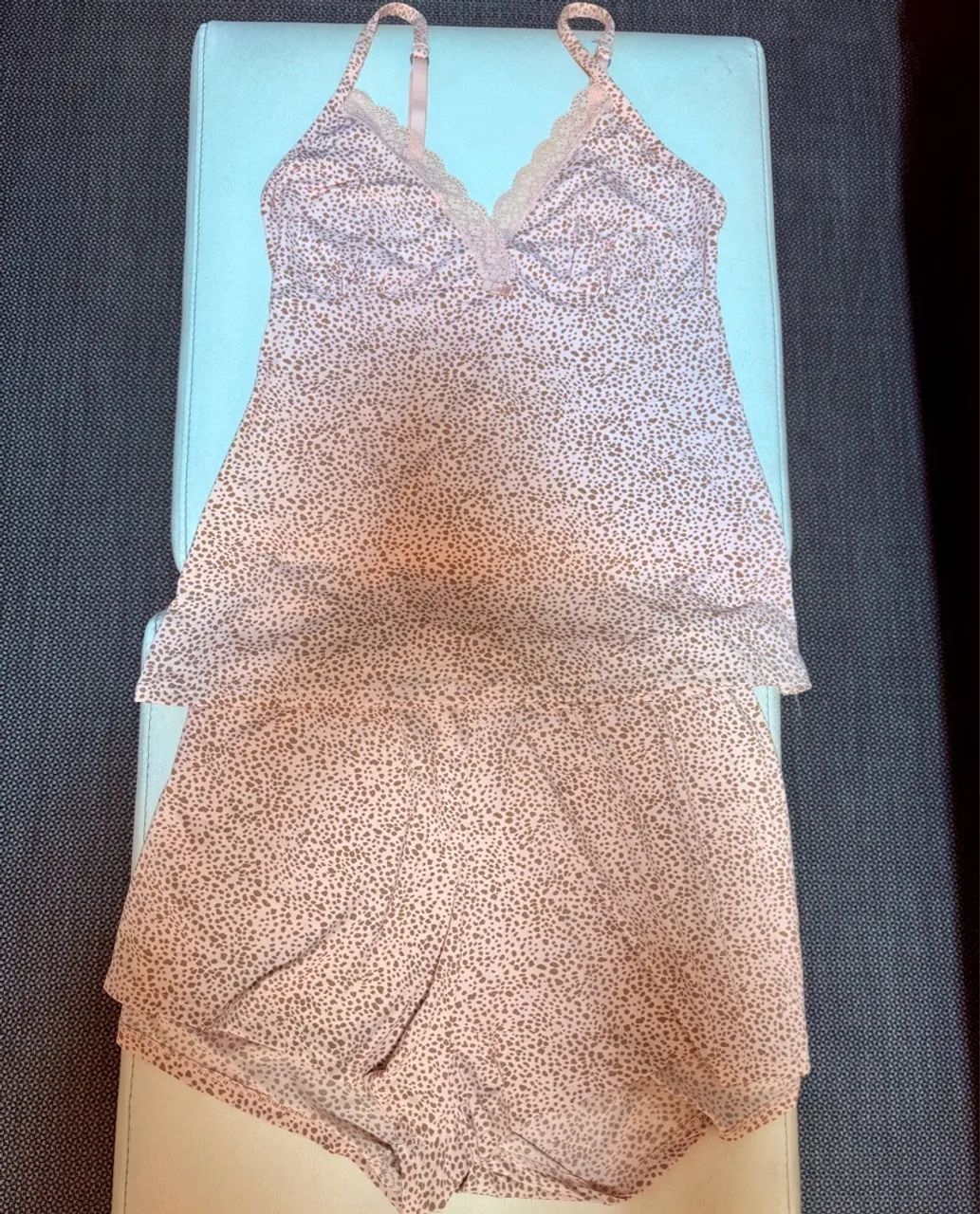 Conjunto de pijama rosa com estampa de oncinha - Foto 2