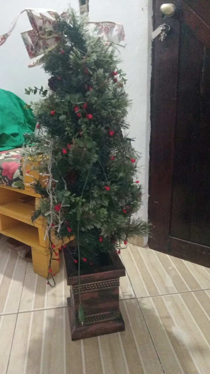 arvore artificial de natal com base