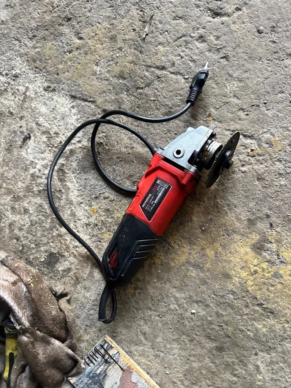 Esmerilhadeira Angular Elétrica 127v mundial . Ferramenta de uso roby  - Foto 2