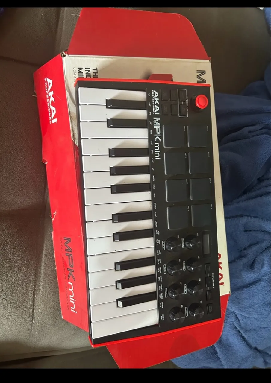 Teclado Controlador MIDI AKAI MPK Mini