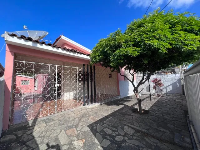VENDE-SE CASA EM JAGUARIBE | AMPLA, VENTILADA E COM JARDIM - R500 MIL