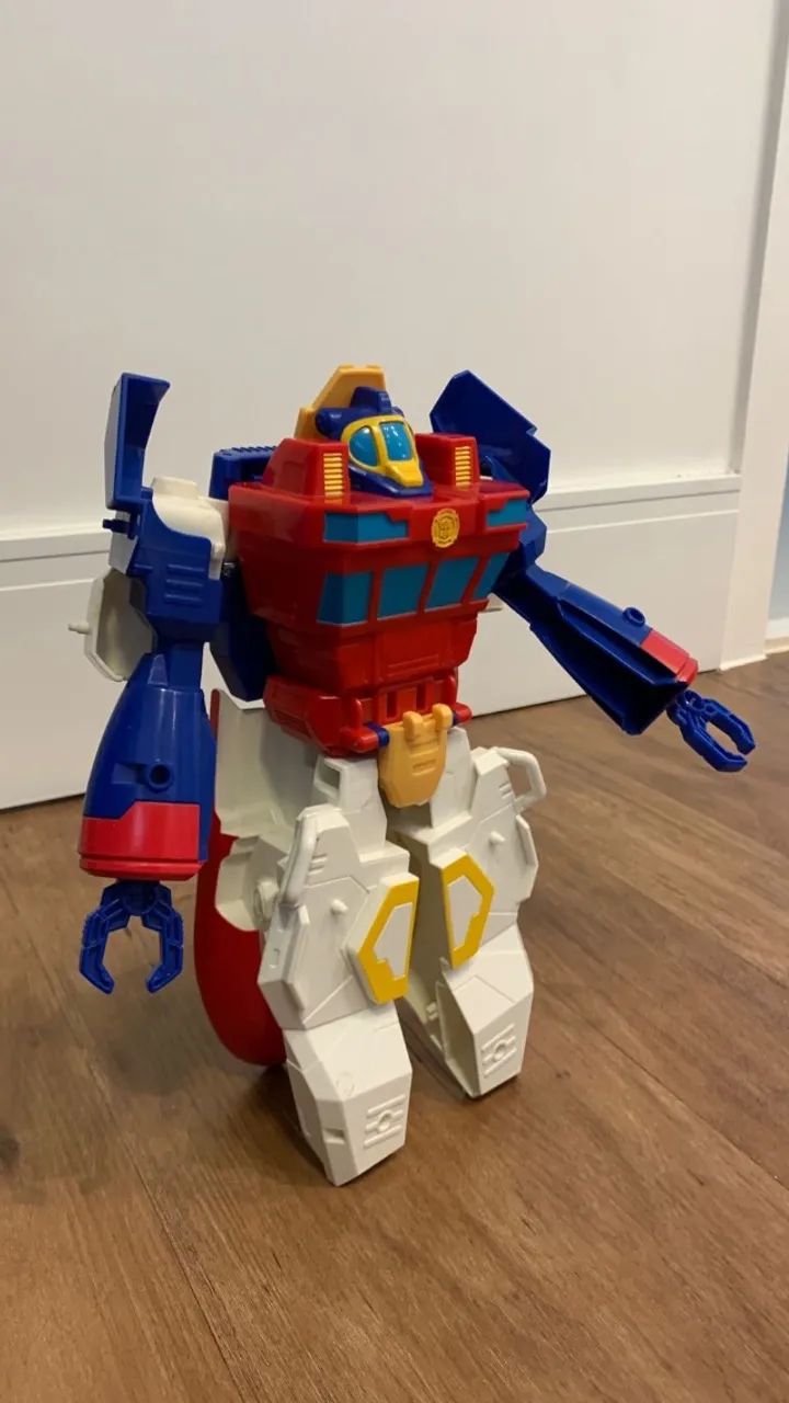 Robô que se transforma em barco 