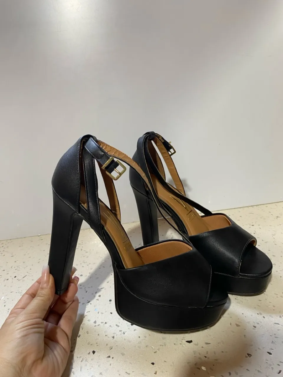 Sandália Salto Plataforma Preta - Elegância e Conforto!
