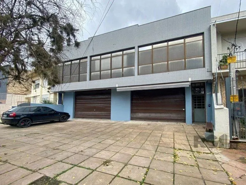 Loja Térrea, a poucos metros da Av. Benjamin Constant. 191m² de loja, com 3 vagas em frent