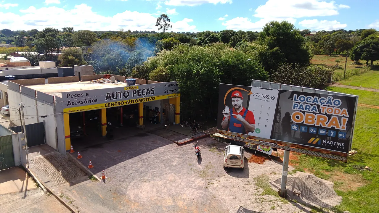 Vendo prédio com uma auto mecânica em funcionamento. Localização excelente!