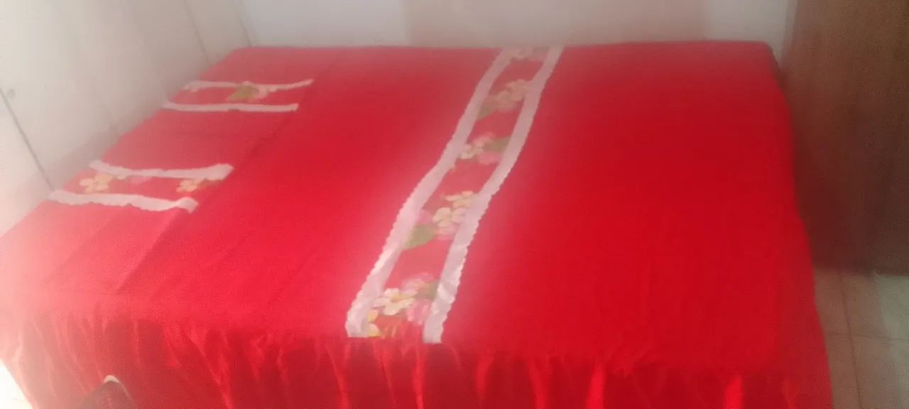Jogo de Cama Casal com Detalhes em Flores