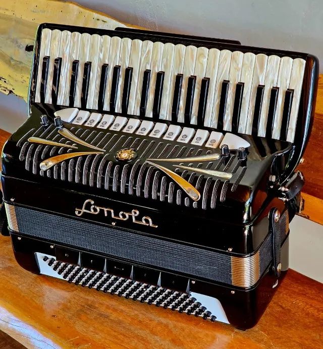 Acordeon SONOLA 120 Polifônico 11+1x5 LMMH 4/5 Preto Eletro - Foto 2