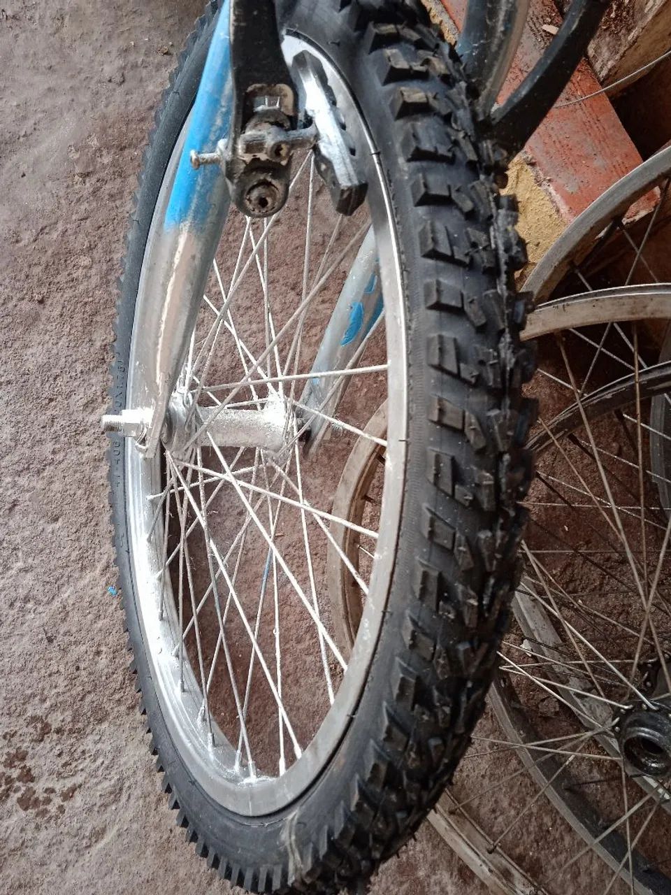 Bicicleta de aro 20 em excelente estado de conservação  - Foto 4
