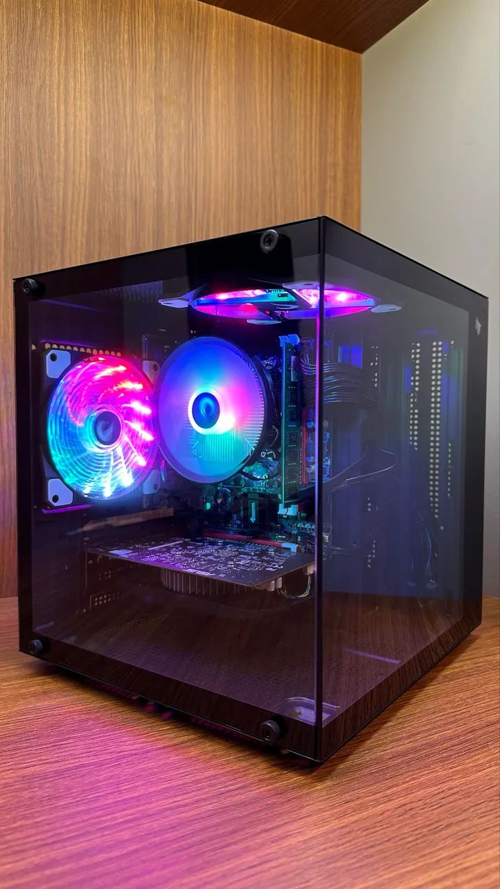 PC Gamer: i7, 16GB, GTX 1050 TI 4GB