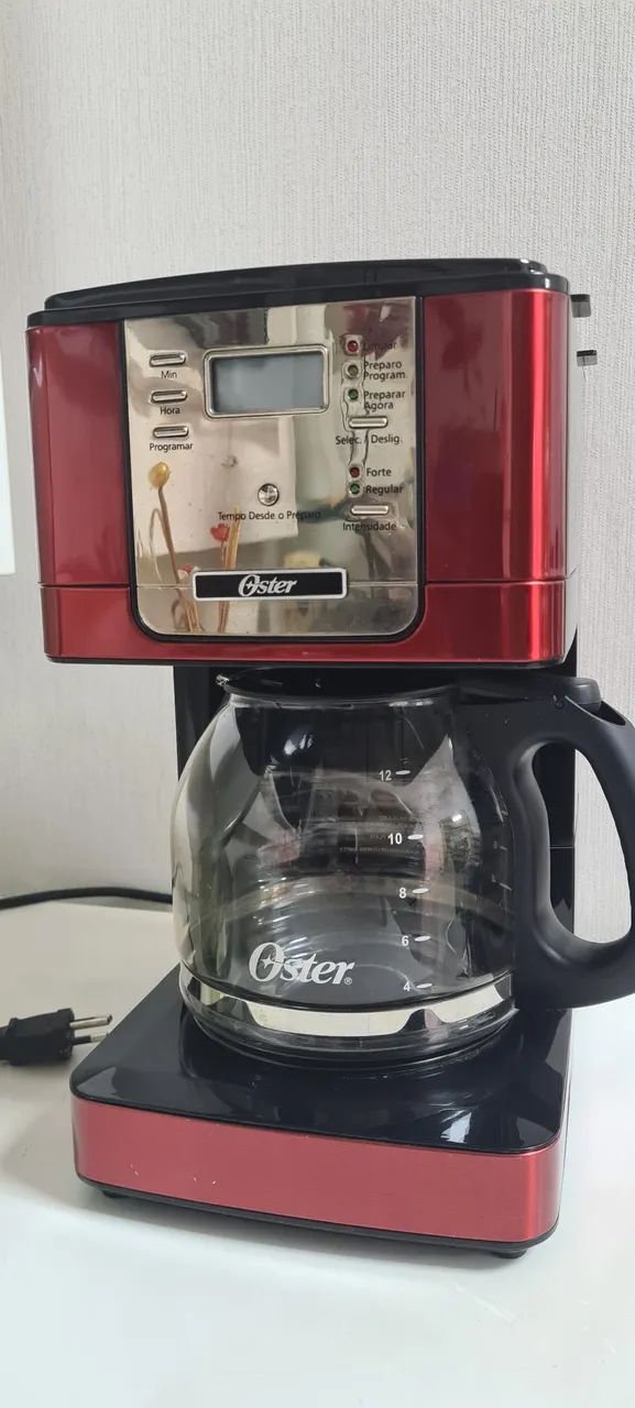Cafeteira Elétrica programável Oster 12 xícaras - Vermelha