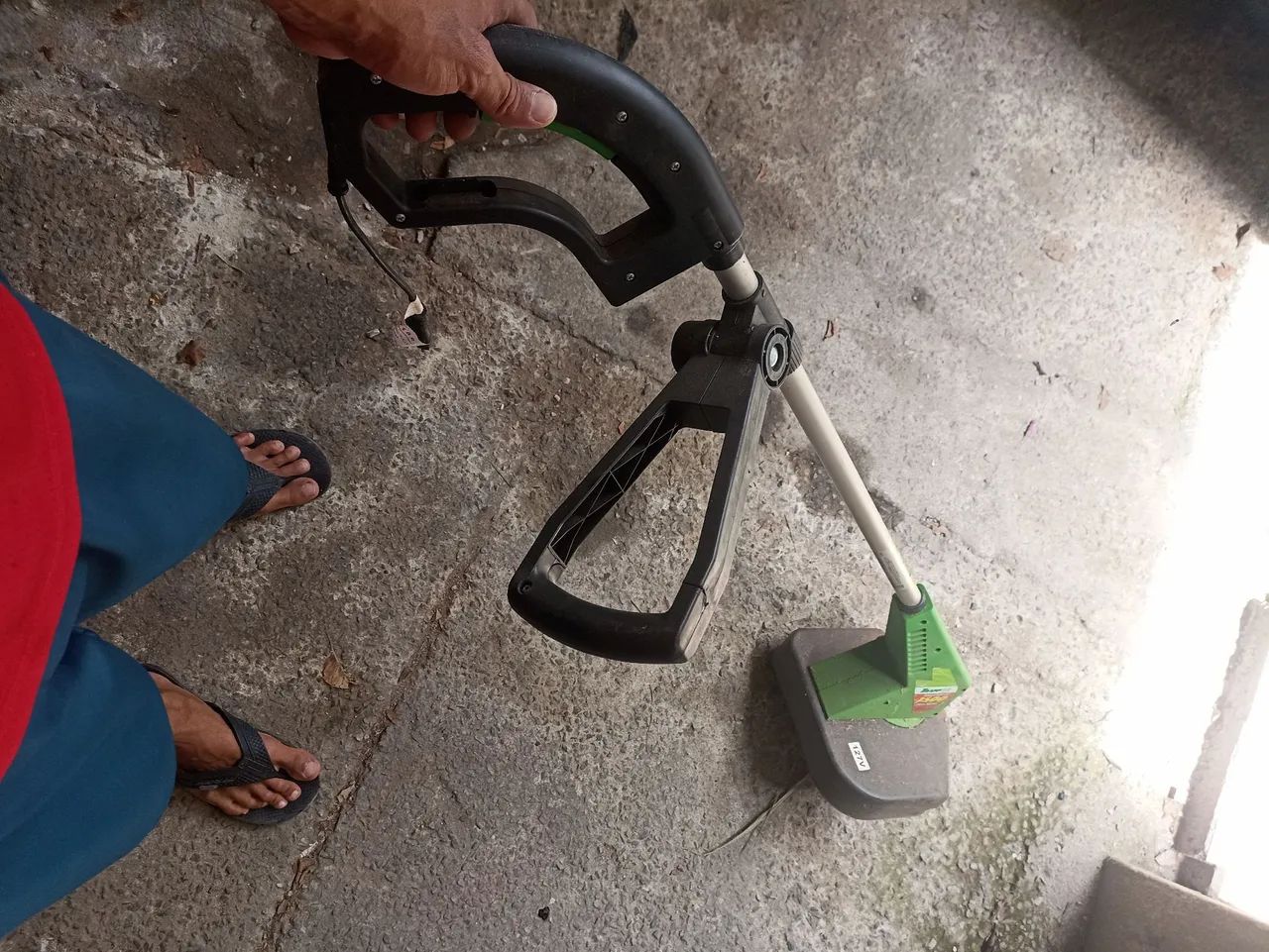 Roçadeira a Gasolina 1500W - Foto 2