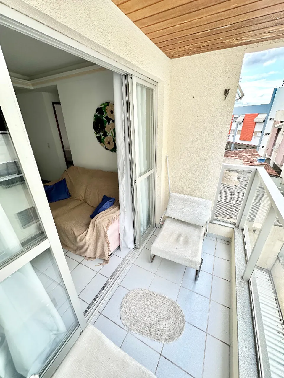 Vendo apartamento em Jardim da Penha próximo a UFES, 02 quartos, varanda, vaga, elevador.