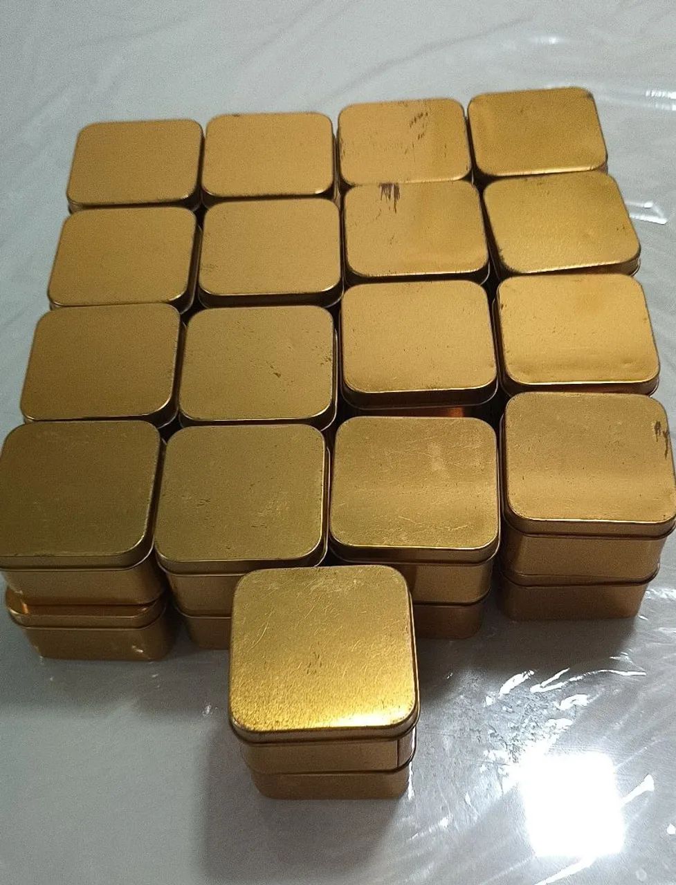 Caixa dourada para doces de festa  34 unidades para festa ( docinhos ) novas !